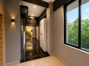 Hotel Beverly Palace Santacruz - Near BKC - Mumbai Airport T1 - Local Unmarried Couples not allowed