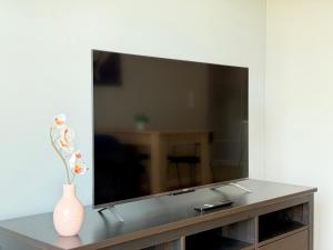 Aleja Platanowa Superior Apartment by BookingHost