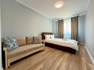 Aleja Platanowa Superior Apartment by BookingHost