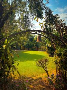 Art House by 8MH - Peaceful Escape in Sainik Farms