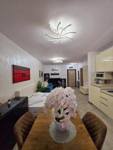 Luxury Holiday SeaSide Apartment - Beach Pool & Spa Resort