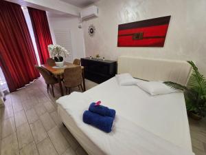 Luxury Holiday SeaSide Apartment - Beach Pool & Spa Resort