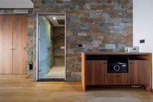 Romantic Jacuzzi Apartment by the Sea,Cape Rodon