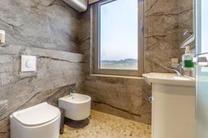 Romantic Jacuzzi Apartment by the Sea,Cape Rodon