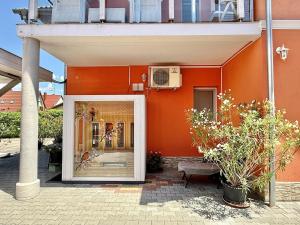 Lelle Udvar 8 AC Free parking