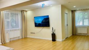 Stylish 2 Bedroom Apartment with Master suite, Near bus station
