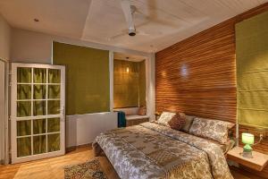 Hillside Cabin Cozy 2BHK BY 8MH Kasauli- Dharampur