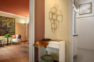 Spanish Steps Art Gallery- Roma