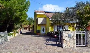 Yellow Villa - Rivanj