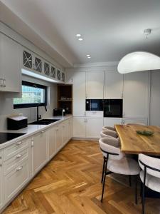 Bliss Properties Luxury Villa with Private Pool 5 Min to Beach,