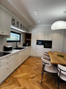 Bliss Properties Luxury Villa with Private Pool 5 Min to Beach,