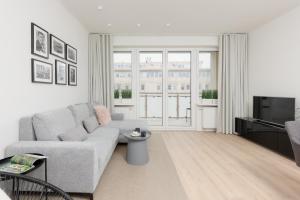 Sunny Apartment in the Center with Balcony & Air Conditioning by Noclegi Renters