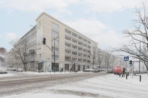 Sunny Apartment in the Center with Balcony & Air Conditioning by Noclegi Renters