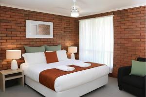 Jacaranda Apartments