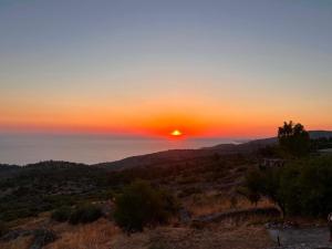 Avgonima Sunset Medvial Suite