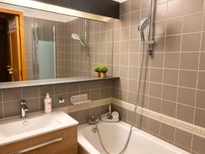 2 pièces confortable près des pistes, balcon, WIFI - FR-1-181-2146
