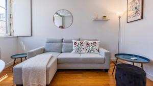 Bright 1BR Flat in Bairro Alto by LovelyStay