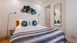 Bright 1BR Flat in Bairro Alto by LovelyStay