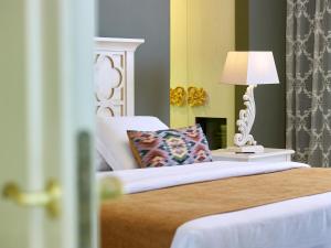 Deluxe Room Garden View with Shared Pool 