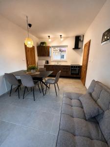 IDORAs HOUSE