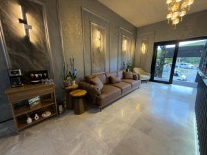 Alabi Hotels