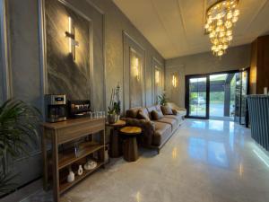 Alabi Hotels