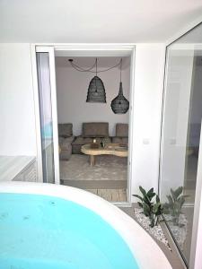 SEA FRONT- Luxe & Private Pool