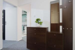 Family Apartment with Balcony and 2 Bedrooms in Warsaw by Noclegi Renters