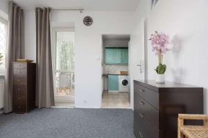 Family Apartment with Balcony and 2 Bedrooms in Warsaw by Noclegi Renters