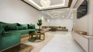 Modern Luxury Two-BR Apartment in Hay Mohammadi