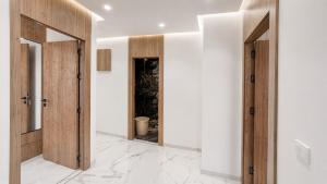 Modern Luxury Two-BR Apartment in Hay Mohammadi