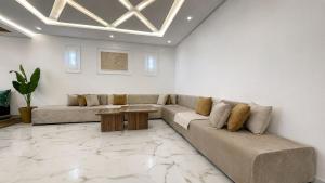 Modern Luxury Two-BR Apartment in Hay Mohammadi