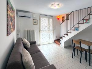GuestHost - Historic Center Two-Levels Flat X6