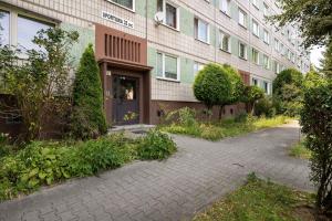 Spacious Apartment with Air Conditioning, Desk and Balcony by Noclegi Renters