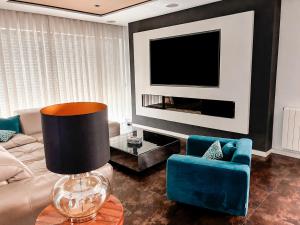 Villa Ria Lux - com jacuzzi e piscina aquecível em Olhão