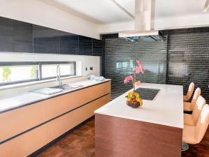 Villa Ria Lux - com jacuzzi e piscina aquecível em Olhão