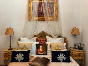 Conacul Coroanei Luxury Boutique