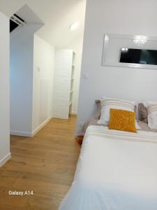 Chambre, salle de bain, toilette, salon privatif