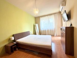 Aurora Stay - 2 Bedroom Apartment with Terrace in Central Budapest