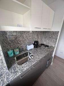 Studio con amenities zona Hospital Italiamo 81