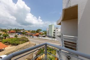 Ap em Cond. c Piscina a 1 Quadra da Praia KVI0403