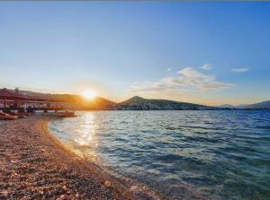 Mediterranean Vistas Saranda, Sea View, Beach & City Studios