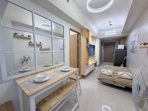 MOA Grand Staycation Suite #12, NEW UNIT!
