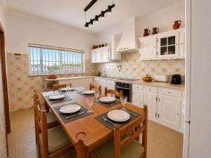 Casa Olivia, Holiday Home with Large Terrace near Faro Beach