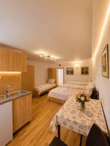 Apartmani Joniv Holding