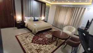 Hotel Skyway Plaza