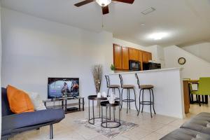 Cozy TH Near Disney & Attractions Fits 8 people