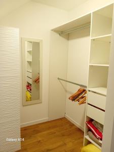 Chambre, salle de bain, toilette, salon privatif