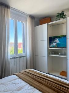 Milan Chic - Design Apartment with Balcony - Near M2 Metro