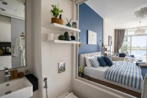 Panoramic Sunset Sea & Yacht View Studio, Palm Jumeirah by Green Sky Holiday Homes
